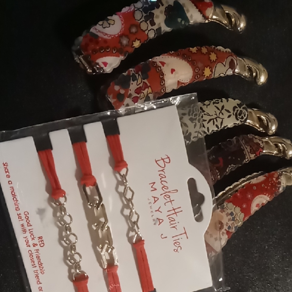 Maya J Bracelet Hair Ties with 5 Floral Bannana Hair Clips